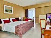 Golden Tulip Hotel de Medici Hotels near Boudewijn Theme Park and Dolfinarium