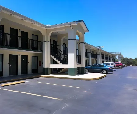 Super 8 by Wyndham Mobile