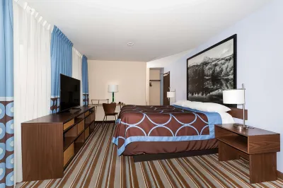 Super 8 by Wyndham Longmont/Twin Peaks Hotels in Longmont