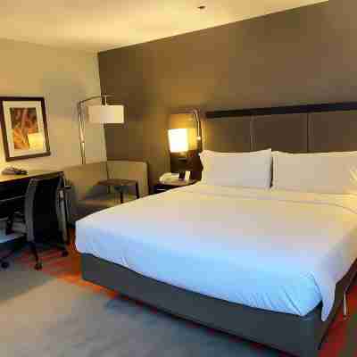 Hampton Inn Newark Airport Rooms