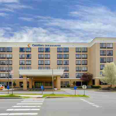 Comfort Inn & Suites Watertown Hotel Exterior