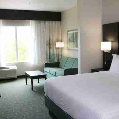 Holiday Inn Express & Suites Hendersonville SE - Flat Rock Rooms