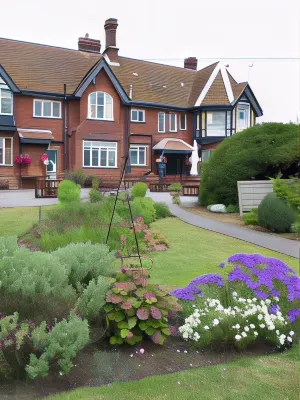 Crown and Castle Hotels near Aldeburgh sea wall