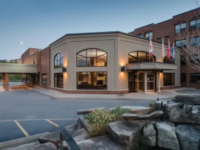 DoubleTree by Hilton Kingston Hotels near St. Lawrence College