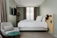 Des Sept - Quartier Historique, 100 de la Loire - Encore Mieux Hotels in Saint-Denis-en-Val