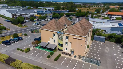 Face West le Pontet Hotels near Parc Alphonse Daudet