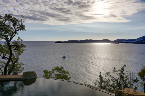 'Sea la VIE' - Waterfront St Thomas Escape w/ Pool - Pysäköinti
