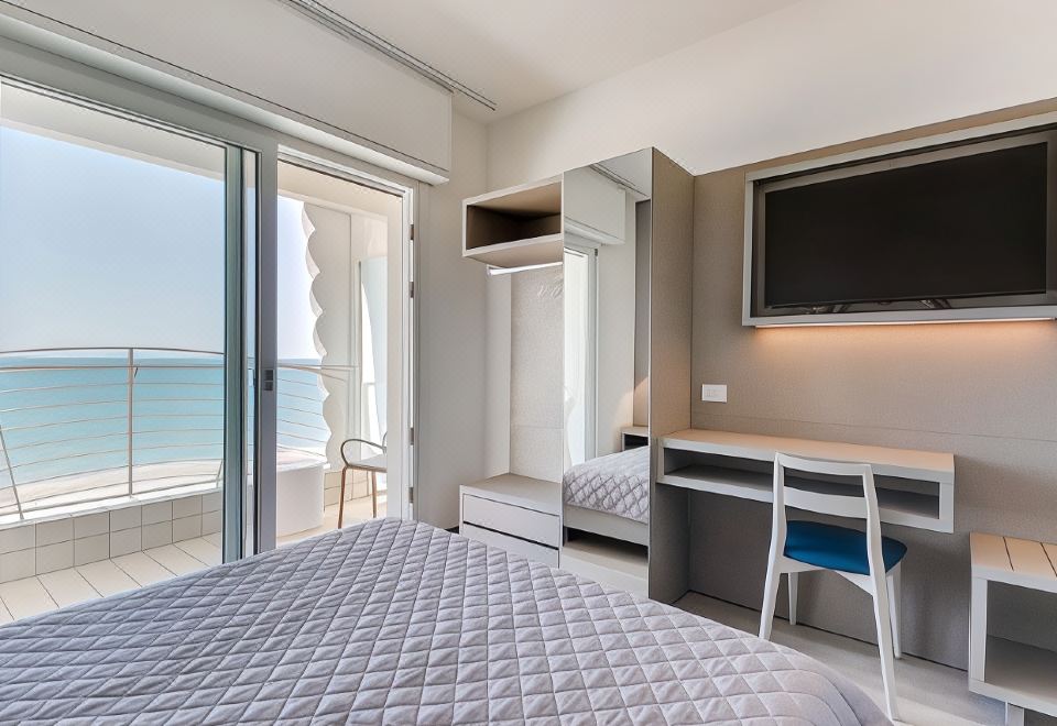 Marittimo Riccione - Hotel Clipper Fronte Mare,Riccione - Updated 2024 ...