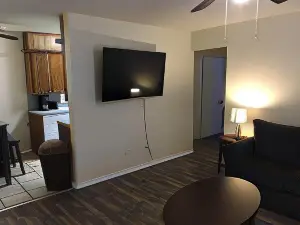 Simple 1-Bedroom Unit Upstairs Close to Fort Sill!