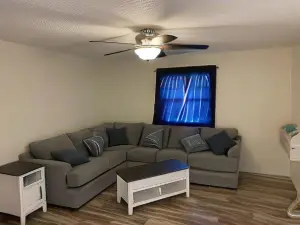 Comfortable Downstairs 2 Bed Next to Fort Sill