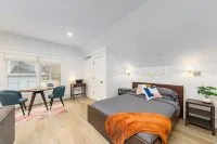 Tudor Style Carriage House فنادق في آن أربور