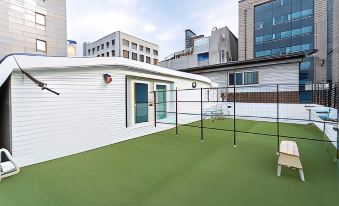 Neat House Hongdae