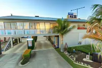 Alexander Motel Hotels in Warwick