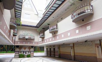 Royal Group Motel Chien Kuo Branch