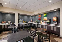 Quality Inn Fairfield Napa Valley Area - piscina