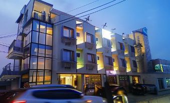 3. Hotel Ru..