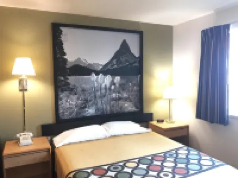 Super 8 by Wyndham Hamilton Hotels in Hamilton