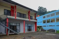 RedDoorz @ Gerbang Dieng Plateau Area Hôtels à : Kejajar