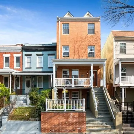 Spacious, Modern Luxury 2 bed, 2 bath w/ Spectacular Rooftop!