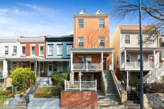 Spacious, Modern Luxury 2 bed, 2 bath w/ Spectacular Rooftop!