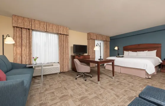 諾爾瑪布盧明頓歡朋套房酒店