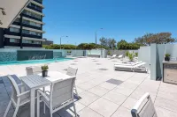 The Waterford on Main Beach - Pools