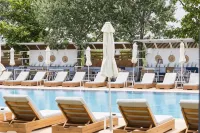 Mythic Summer Hotel - Swimmingpools