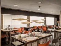 Hotel Madanis Các khách sạn gần Tây Ban Nha
