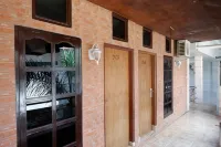 RedDoorz Plus Near Haluoleo University Hotels in Baruga