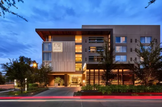 AC Hotel Phoenix Biltmore Hotels near Piestewa Peak