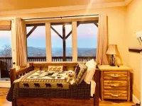 The Treetop Terrace, VIEWS, DECKS, SLEEPS 13