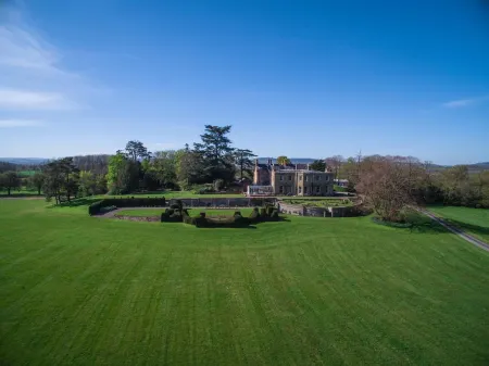 Burton Court Отели в г. Лустон