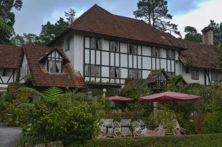 The Smokehouse Hotel & Restaurant Cameron Highlands Отели рядом с достопримечательностью «Danai Spa at Century Pines Resort Cameron Highlands»