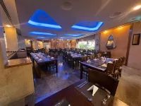 O Beach Hotel & Resort Hotel a Maeen Sub-District