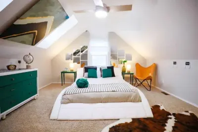 Spacious*Outdoor Space*Modern*Family*Groups*Modern*Artistic Hotels near St. Joseph Catholic Church