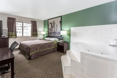 Super 8 by Wyndham Mundelein/Libertyville Area Hotels in der Nähe von Cuneo Museum & Gardens