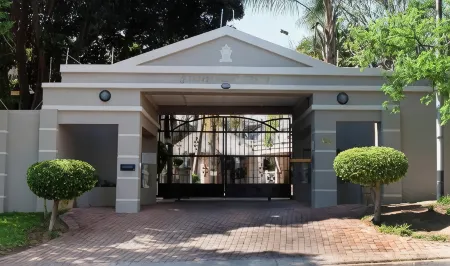 Summerview Guest Lodge Отели в г. Брайанстон