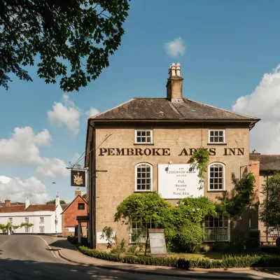ザ ペンブローク アームズ ソールズベリ駅周辺のホテル