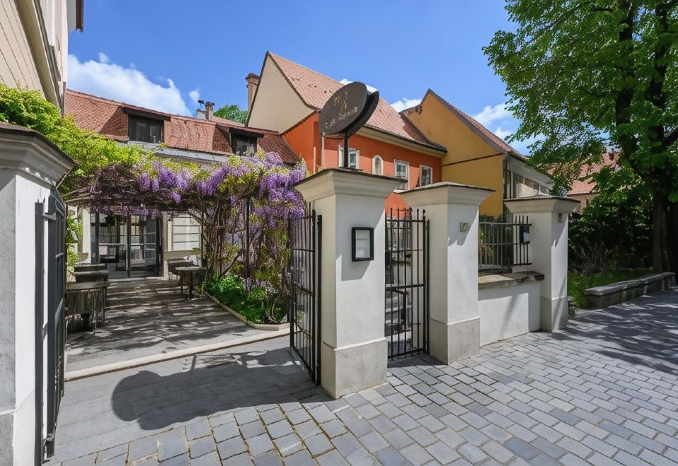 메종 비스트로 & 호텔