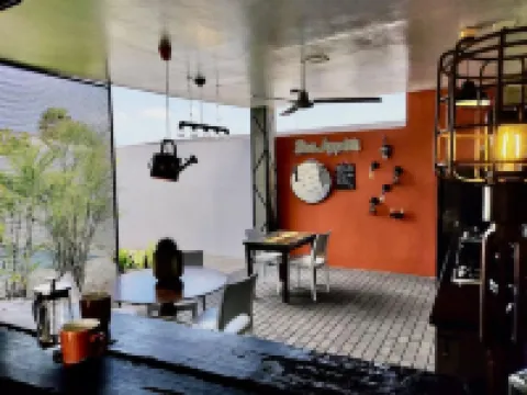 Beautiful studio with pool, very close to Eagle Beach 鷹海灘酒店