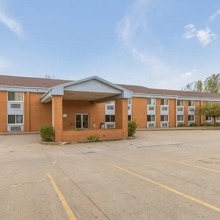 Motel 6 Davenport, IA