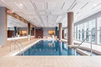 Warwick Le Crystal Montreal
