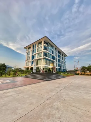 Arunsakhon Luxury Condo Hotels near The Red Bridge, Dolphin Watching Area