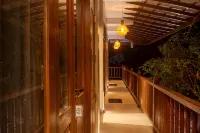 Mich's Surf Villa & Hostel