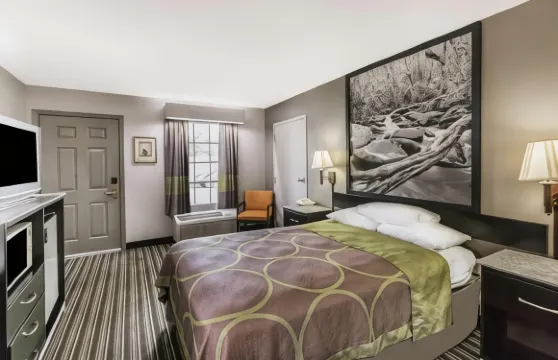 克林頓温德姆速8酒店