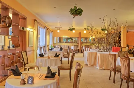 Sovereign Hotel Отели в г. Кисуму