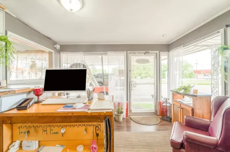 OYO Holiday Capri Motel & RV Park Отели в г. Logan County