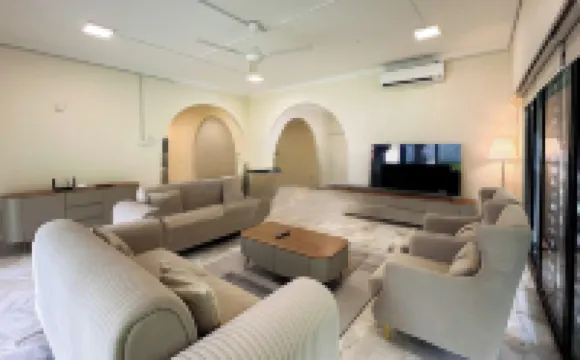 ダマンサラ ハイツ ラグジュアリー ヴィラ ウィズ プール