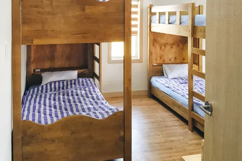 Two Wheels Pension & Guesthouse - Hostel - Condos