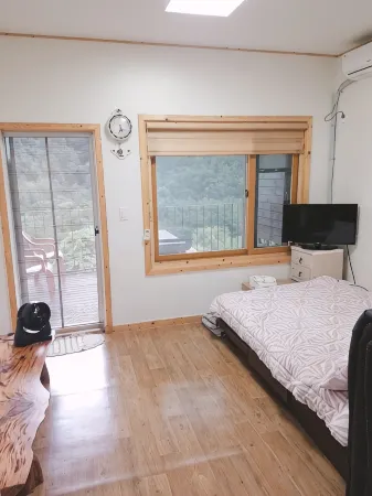 Namwon Kids Pool Villa Woorine Pension Отели рядом с достопримечательностью «Silsangsa Temple»